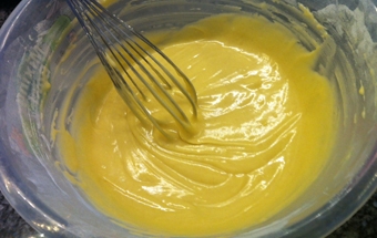 змішуємо всі компоненти для тіста