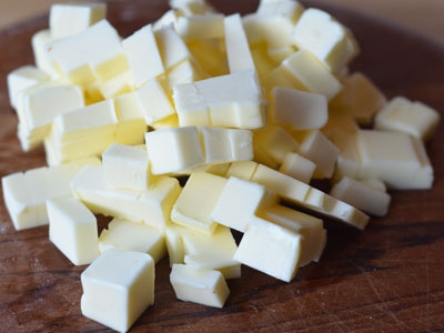 шматочки масла