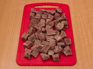 нарізаємо м'ясо