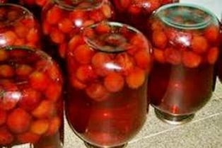 готуємо узвар з цілих слив з шкіркою