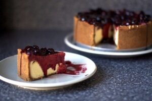 Нью-Йоркський чізкейк з вишнею