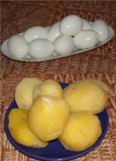варимо картоплю і яйця