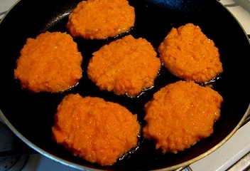 Обсмажуємо яскраві оладки