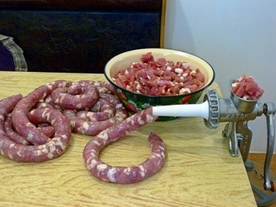 начиняємо ковбасу