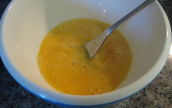 збиваємо яйце