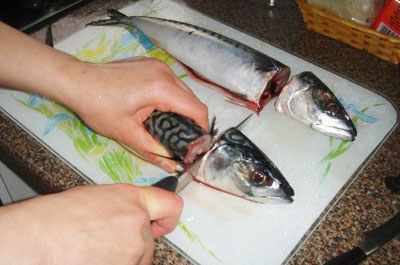 скумбрія на дошці