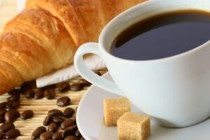 Круасани з шинкою і сиром