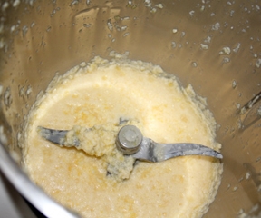 продовжуємо збивати суміш