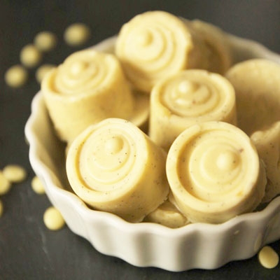 білий шоколад у вазі