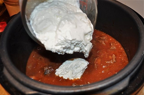 додаємо сметану