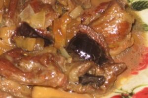 рулет із чорносливом