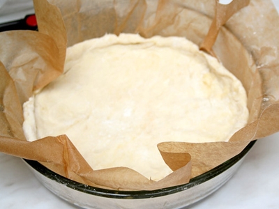 викладаємо тісто у форму для випічки