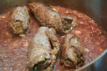 додаємо в сковороду цибулю і часник