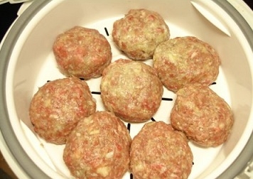 Готуємо котлети на пару