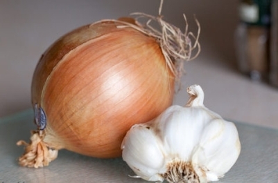 цибулю і часник
