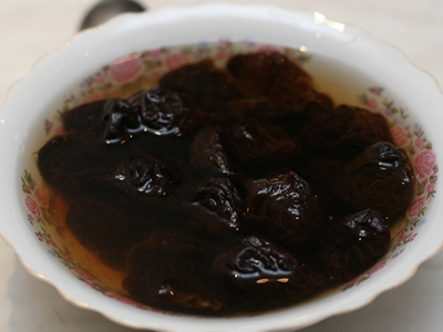 Заливаємо чорнослив гарячою водою