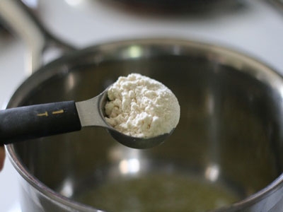 борошно в сотейнику