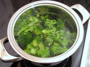 відварюємо броколі