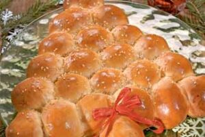 Ялинка з булочок