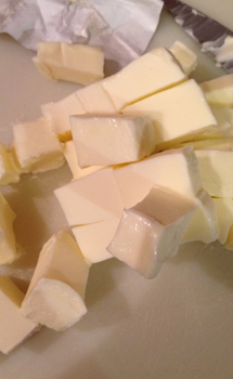 подрібнюємо вершкове масло