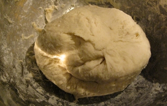 тісто для справжніх східних чебуреків