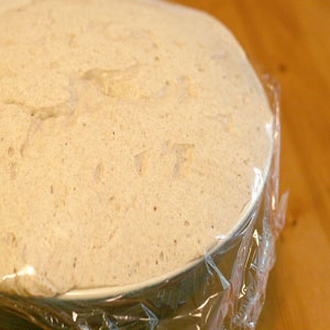 тісто в мисці