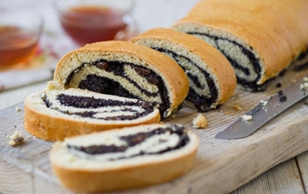 нарізаємо пісний рулет з маком