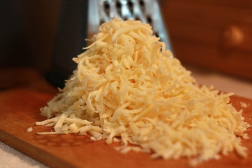 натираємо сир