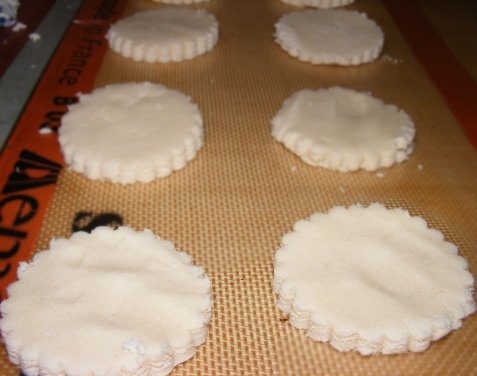 перекладаємо печиво на деко