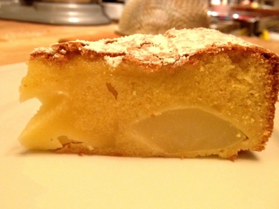 шматочок кексу з грушею