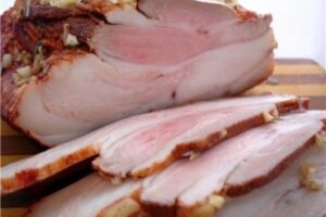 Закуска «Сало в цибулинні»