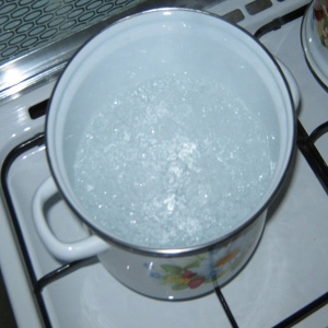 каструля з водою