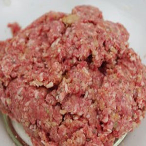 викладаємо фарш в миску