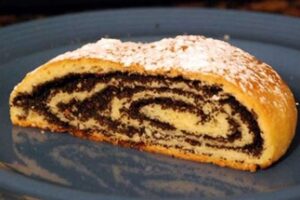 Пісний рулет з маком