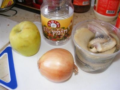 цибулю, моркву для форшмаку