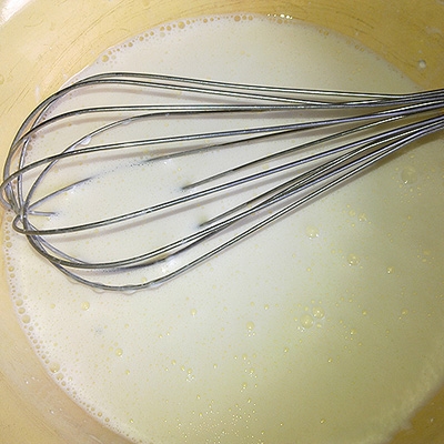 збиті яйця зі сметаною