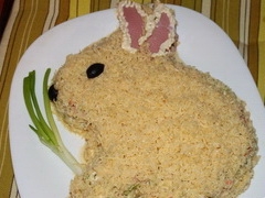 Прикрашаємо блюдо з салатом