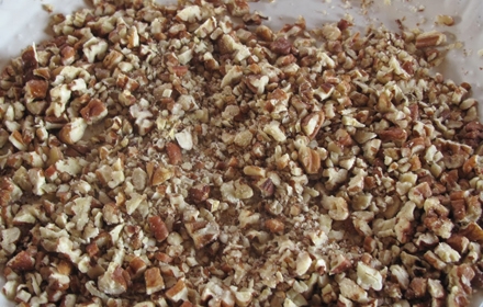 подрібнюємо волоський горіх