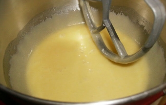 збиваємо яйця з цукром