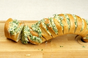 батон з начинкою