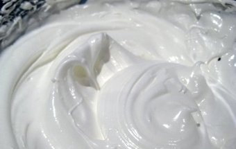 збиваємо білки до піків