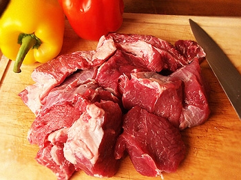 Нарізаємо яловичину