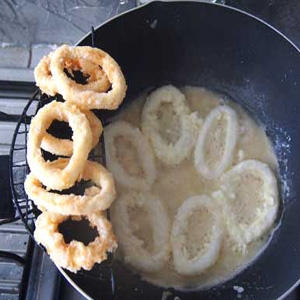 кільця кальмарів у клярі