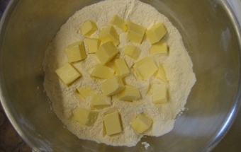 готуємо тісто для крекеру