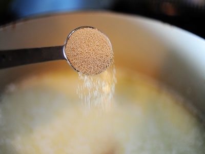 дріжджі з молоком