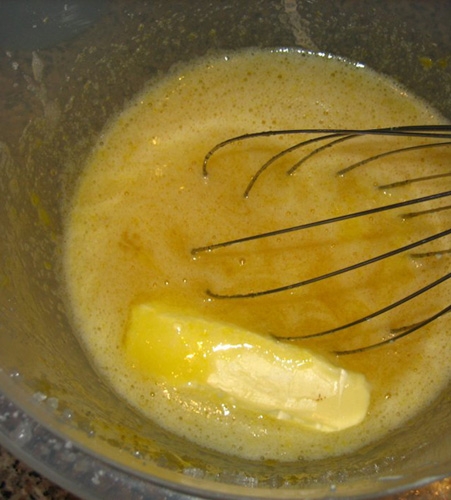 Збиваємо інгредієнти для тіста