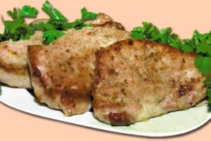 Стейк зі свинини на сковороді