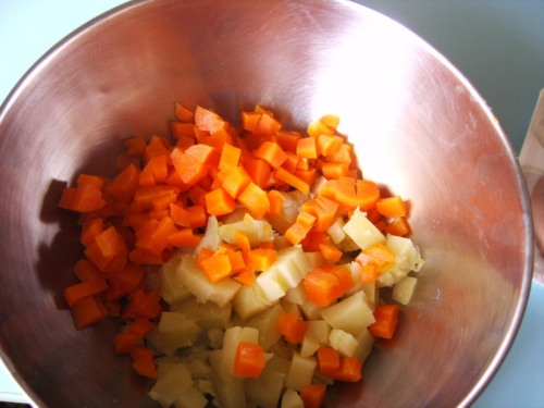 акуратно нарізаємо.