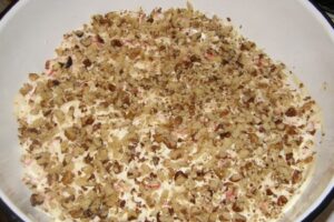 Салат з курки з горіхами