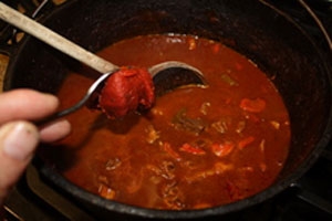 томатна паста і м'ясо